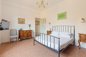 Bright And Spacious Family Apartment In Parioli