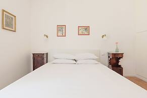 Bright And Spacious Family Apartment In Parioli