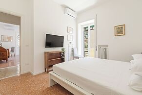 Bright And Spacious Family Apartment In Parioli