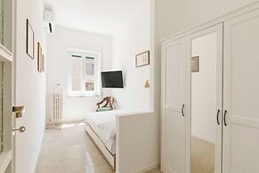 Bright And Spacious Family Apartment In Parioli
