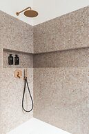 Bright And Spacious Family Apartment In Parioli