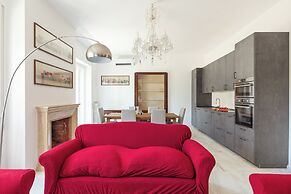 Bright And Spacious Family Apartment In Parioli