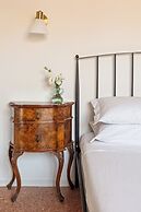 Bright And Spacious Family Apartment In Parioli