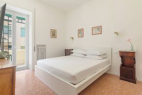 Bright And Spacious Family Apartment In Parioli