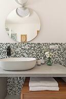 Bright And Spacious Family Apartment In Parioli