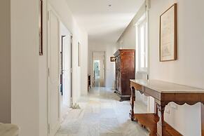 Bright And Spacious Family Apartment In Parioli