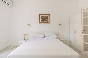 Bright And Spacious Family Apartment In Parioli