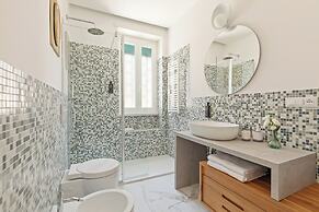 Bright And Spacious Family Apartment In Parioli