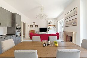 Bright And Spacious Family Apartment In Parioli