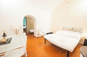 Campo De Fiori Grotto Apartment