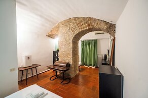 Campo De Fiori Grotto Apartment