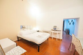 Campo De Fiori Grotto Apartment