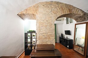 Campo De Fiori Grotto Apartment