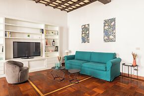 Campo De' Fiori Large And Beautiful Apartment