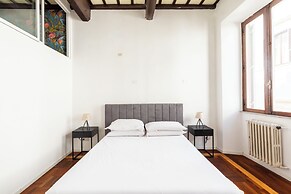 Campo De' Fiori Large And Beautiful Apartment