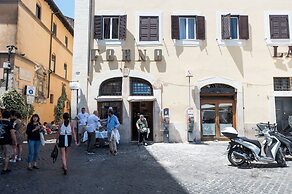 Campo De Fiori Large Family Apartment