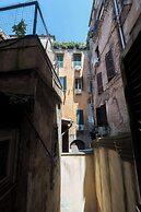 Campo De' Fiori Apartments