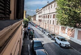 Colosseum 2Br Elegance And Charm 