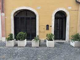 Via Giulia Apartments