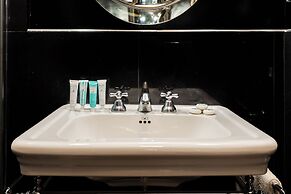 Via Giulia Apartments