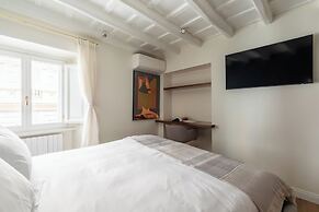 Via Giulia Apartments