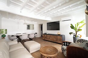 Via Giulia Apartments