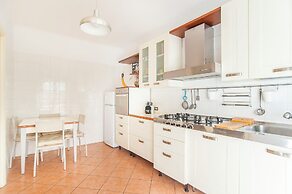 Eur Luminous And Large Family Terrace Apartment 