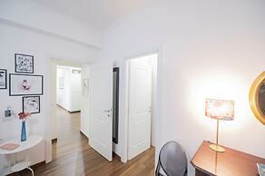 Lovely Design Apartment With Balcony 