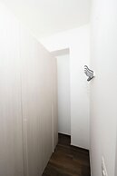 Lovely Design Apartment With Balcony 