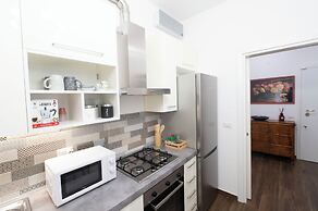 Lovely Design Apartment With Balcony