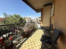 Luminous 2Br Family Apartment In Residential Area 