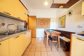 Luminous 2Br Family Apartment In Residential Area 