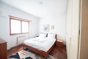 Luminous 2Br Family Apartment In Residential Area 