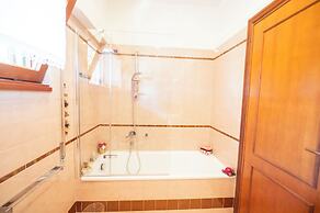 Luminous 2Br Family Apartment In Residential Area 