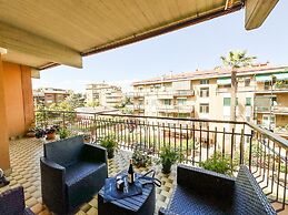 Luminous 2Br Family Apartment In Residential Area 