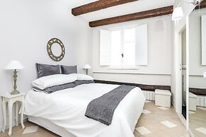 Spanish Steps Apartments