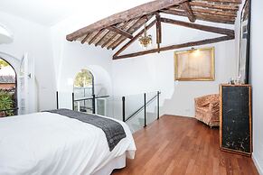 Spanish Steps Apartments