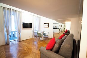 Spanish Steps Romantic Nest With Balcony