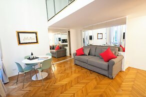 Spanish Steps Romantic Nest With Balcony