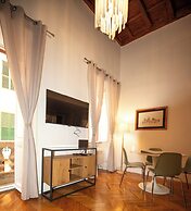 Spanish Steps Romantic Nest With Balcony