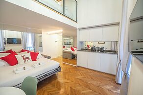 Spanish Steps Romantic Nest With Balcony