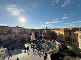 Spanish Steps Romantic Nest With Balcony