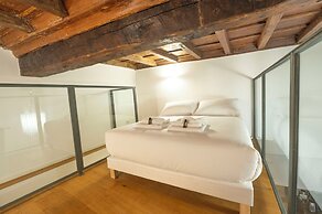 Spanish Steps Romantic Nest With Balcony