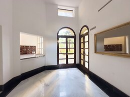 St. John Basilica Lovely Tower Apartment 