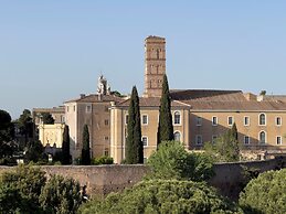 St. John Basilica Lovely Tower Apartment 