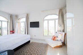 St. John Basilica Lovely Tower Apartment 