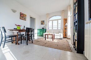 St. John Basilica Lovely Tower Apartment 