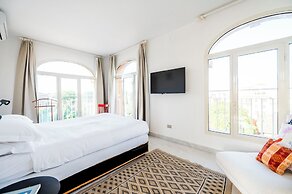 St. John Basilica Lovely Tower Apartment 