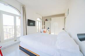 St. John Basilica Lovely Tower Apartment 