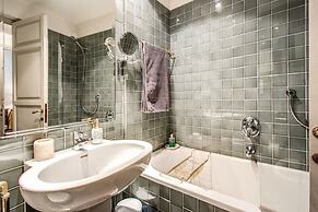 Wonderful Apartment With Balcony In Piazza Margana